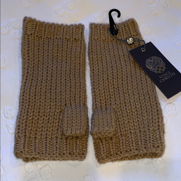 VINCE CAMUTO CABLE ARM WARMERS NWT - Picture 3 of 8